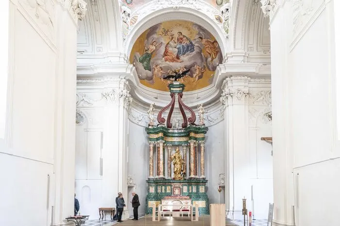 Mausoleum Graz. Der Altar ist ziemlich sicher von Fischer von Erlach entworfen worden