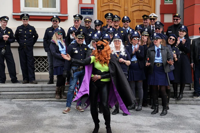 Auch die Versuche vom Batgirl Iris, die Machtübernahme zu verhindern, blieb erfolglos.