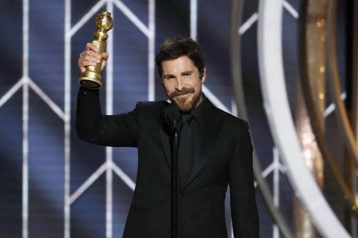 Christian Bale wurde als bester Schauspieler in einer Komödie/Musical für seine Rolle in "Vice" ausgezeichnet.
