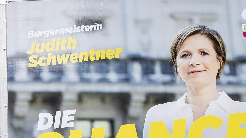 Grünes Wahlplakat mit der &quot;Bürgermeisterin Judith Schwentner&quot;
