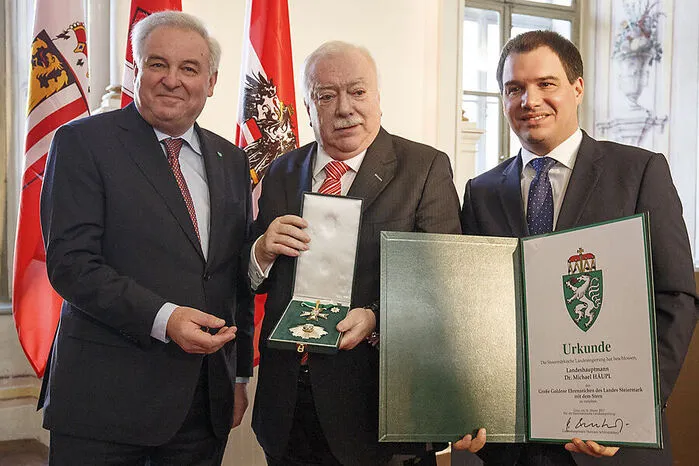 Als Stammgast beim Steiermark-Frühling auf "seinem eigenen" Rathausplatz hat sich Wiens Bürgermeister Michael Häupl den Orden verdient.