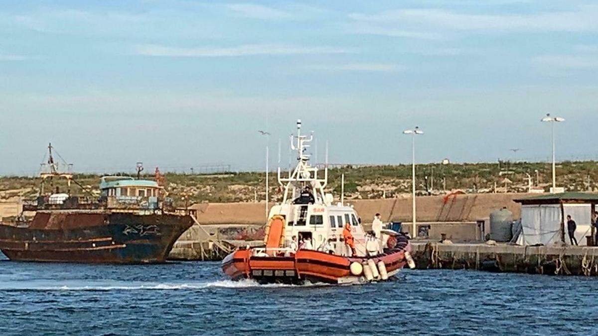 Die Flüchtlinge wurden von der italienischen Küstenwache nach Lampedusa gebracht