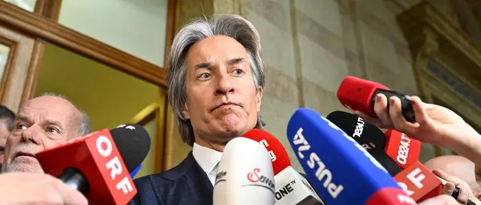 ABD0066_20250325 - WIEN - ÖSTERREICH: Karl Heinz Grasser am Dienstag, 25. März 2025, im Rahmen eines Statements nach der Urteilsverkündung in der Causa Buwog/Grasser am OGH in Wien. - FOTO: APA/HANS KLAUS TECHT