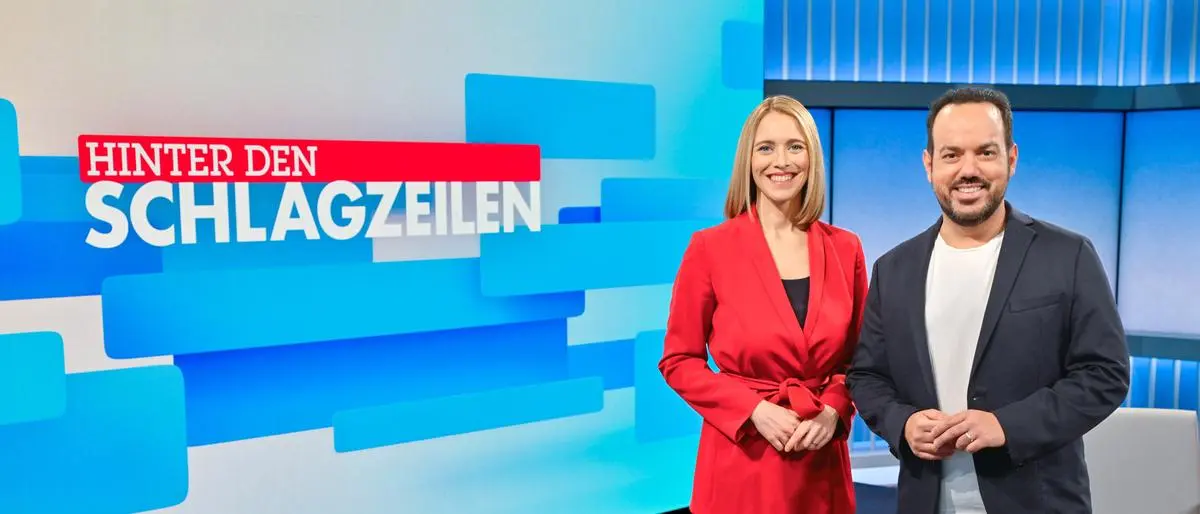 Neuer Infotainment-Talk „Hinter den Schlagzeilen“ ab 7. Jänner in ORF 2 und auf ORF ON - Patrick Budgen und Mariella Gittler sprechen mit Menschen hinter den Geschichten - „Trotz Lebensgefahr abgewiesen: Patientin tot“, „Raub im Louvre“, „Aus Lawine gerettet“, „Talk-Queen startet neue Karriere“ – Schlagzeilen sind schnell gelesen, und nach einem Schreckmoment, einer kurzen Empörung oder einem Aha-Effekt geht es weiter zum nächsten Thema. Doch hinter den Nachrichten stecken Menschen mit Emotionen und Gedanken. Sie spüren die Auswirkungen des Erlebten noch lange und diese beeinflussen auch ihr persönliches Umfeld. Wie gehen Personen mit besonderen Erfahrungen oder Krisensituationen um? Was ist ihr Antrieb? Welche Entwicklungen haben sie durchgemacht? Das wollen Patrick Budgen und Mariella Gittler in einem 30-minütigen Gespräch von Montag bis Freitag jeweils um 16.25 Uhr herausfinden: Im neuen Nachmittagstalk „Hinter den Schlagzeilen“, der ab 7. Jänner 2026 in ORF 2 und auf ORF ON zu sehen ist, haben die Gäste Zeit, Erlebnisse und Emotionen zu schildern und die Folgen zu reflektieren. So bekommt das Publikum Einblick in die persönlichen Gedanken von Menschen, über die sie in den Medien schon gelesen, gehört oder etwas gesehen haben, kann Privates von bekannten Persönlichkeiten erfahren und bekommt besondere Erlebnisse aus erster Hand geschildert. - Im Bild: Mariella Gittler, Patrick Budgen. Foto: ORF/Thomas Ramstorfer. Veröffentlichung honorarfrei nur für redaktionelle Berichterstattung in Sendungszusammenhang und mit Copyrightangabe. Kontakt: foto@orf.at