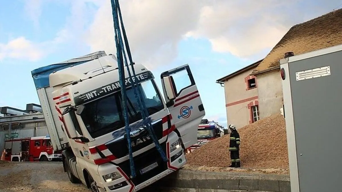 Diese Laderampe wurde dem Lkw zum Verhängnis