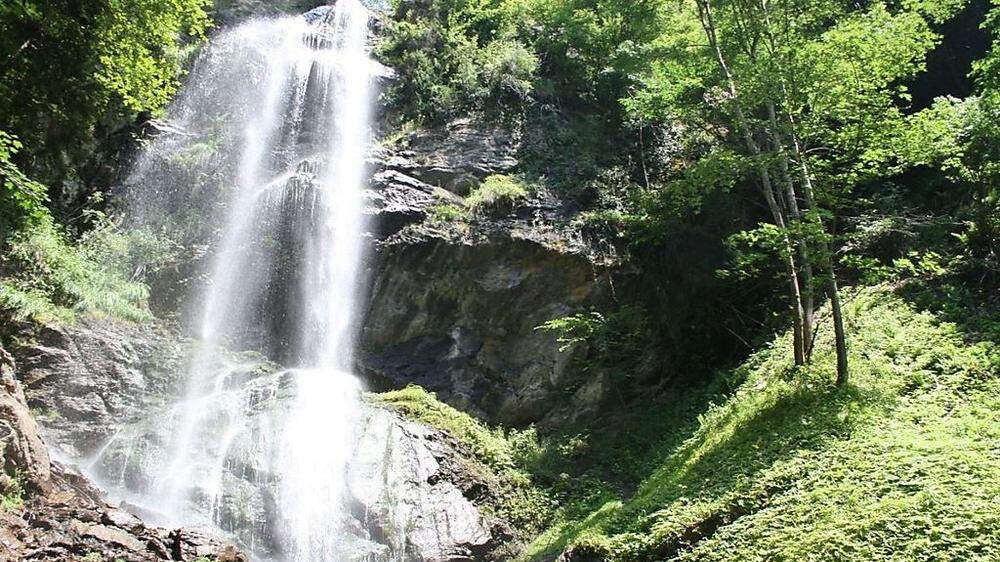 Nun ist auch der dritte und 34 Meter hohe Finsterbach Wasserfall gefahlos zugänglich 
