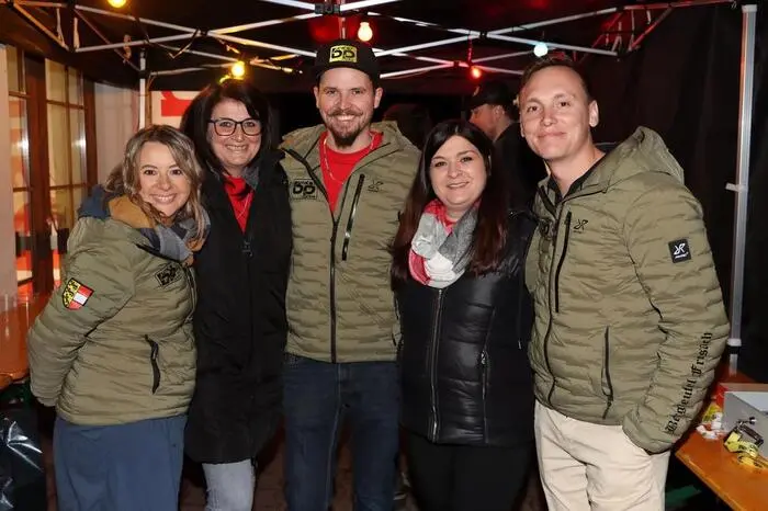 Obmann Marco Höher (Bild Mitte) am Kasseneingang mit seinem Team.