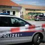 Ein Verdächtiger soll am Sonntagvormittag in Traiskirchen mit einer Langwaffe einen Mann getötet und eine Frau schwer verletzt und danach Suizid begangen haben. | Ein Verdächtiger soll am Sonntagvormittag in Traiskirchen mit einer Langwaffe einen Mann getötet und eine Frau schwer verletzt und danach Suizid begangen haben.