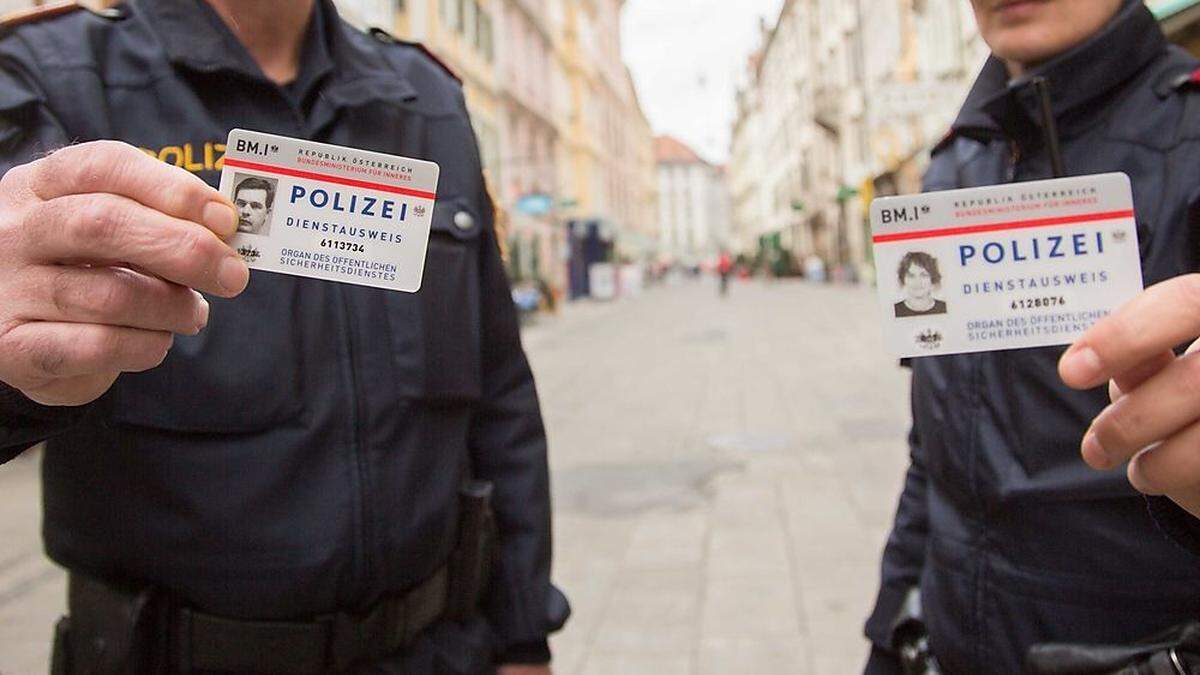 Jemanden mit so einem Ausweis sollte man nur fürchten, wenn man etwas zu verbergen hat	