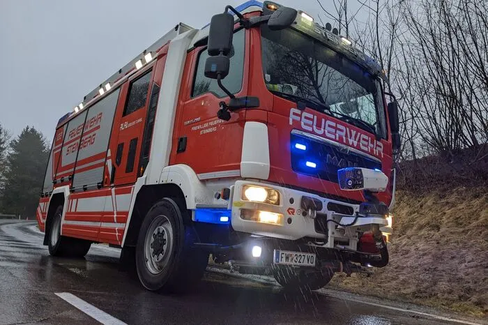 Ein Feuerwehrmitglied der Feuerwehr Ligist beobachte den Unfall und eilte zur Unfallstelle. Gemeinsam mit anderen Verkehrsteilnehmern setze er die Rettungskette in Gang.