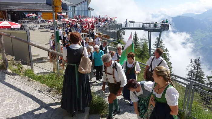 Die Tänzer bereisten unter anderem die Schweiz, Griechenland, Lettland, Schottland, Kroatien und Frankreich.