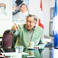 Richard Lugner beim Interview in seinem Büro in der Lugner-City