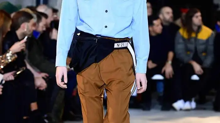 Das so genannte "Fanny Pack" ist vor allem bei den Herren der Schöpfung wieder angesagt.