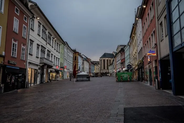 Eine bedrückende Stille liegt über der Stadt