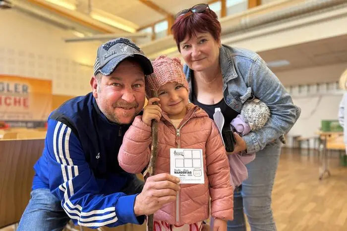 Hunderte Teilnehmer nutzten das Feiertagswetter für eine herbstliche, 10,5 Kilometer lange Tour durch die Weingärten rund um das Kräuterdorf