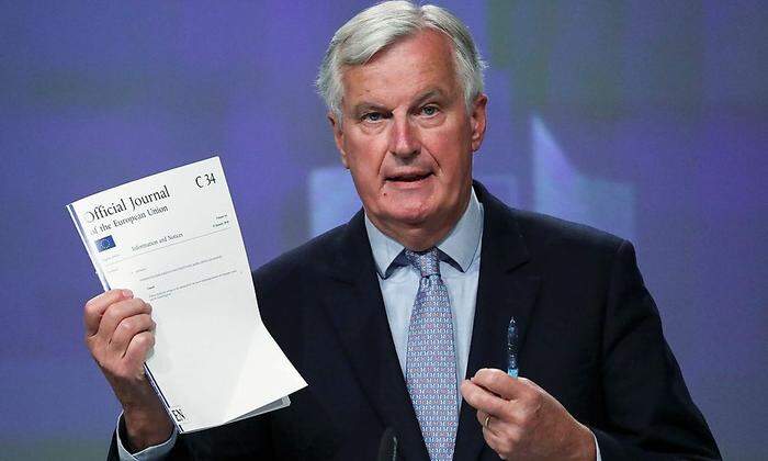 "Hier ist das Papier. Das gibts in allen Sprachen. Auch in englisch." Michel Barnier ist leicht genervt