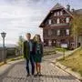 Michael Weixler und Margareta Katzensteiner vor dem Stubenberghaus