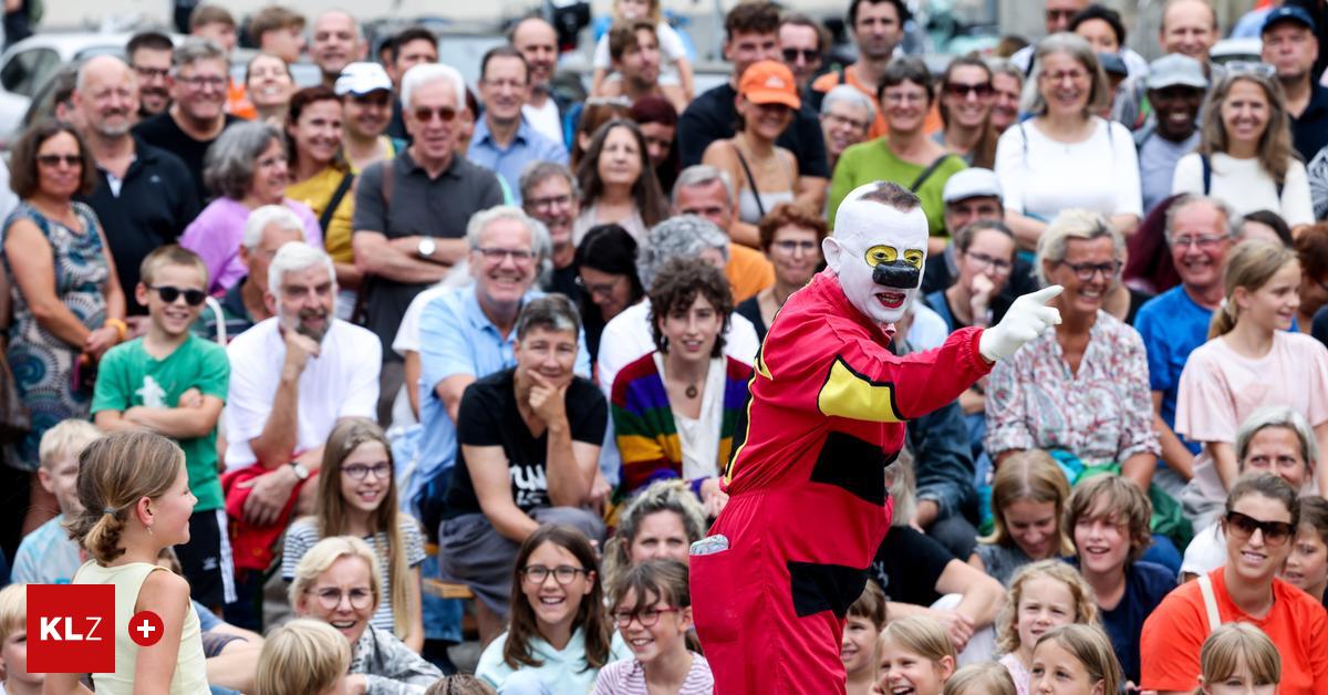 La-Strada-Clown-Murmoyo-sorgte-f-r-Chaos-und-Gel-chter-in-Graz