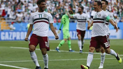 Carlos Vela jubelt über das 1:0