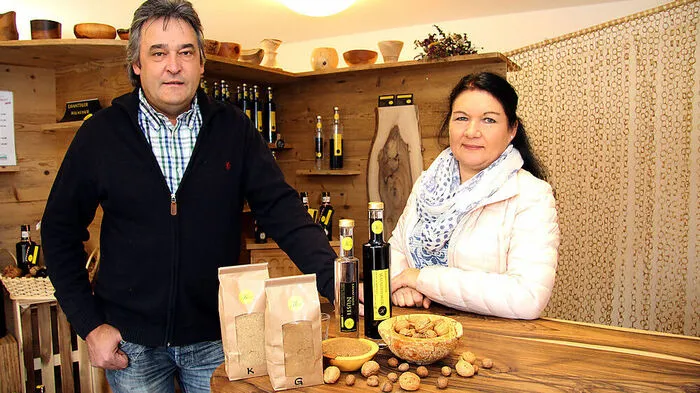 Othmar und Brigitte Kienzl im neuen Hofladen in Lindhof bei Maria Rojach