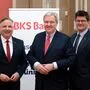 Der Vorstandsvorsitzende der BKS Bank, Nikolaus Juhász, mit den Leitern des neuen Filialverbundes Lavanttal Martin Pulsinger (li.) und Georg Reichstamm (re.)