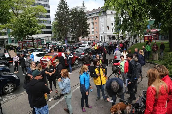 Die Exekutive musste allerdings mehrmals darauf aufmerksam machen, dass der Mindestabstand einzuhalten ist.