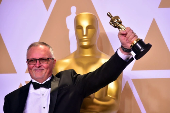 Nach 14 Anläufen war es soweit: Roger A. Deakins holte sich nach vielen unerfüllten Nominierungen nun den Oscar für die beste Kamera bei "Blade Runner 2049".