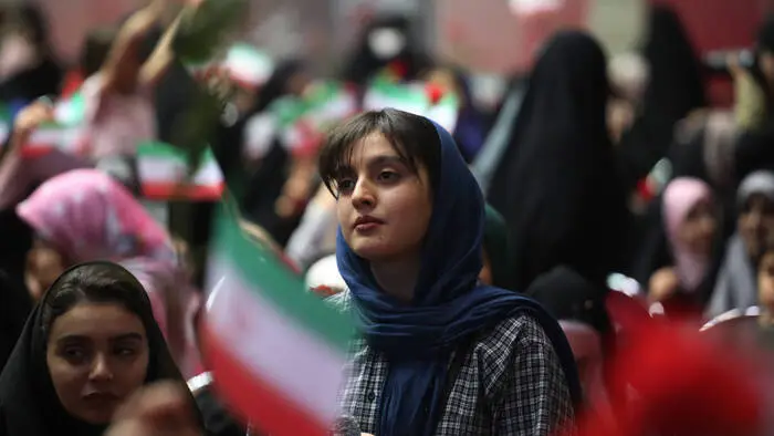 Frauen im Iran droht bei Nicht-Tragen des Kopftuchs gar die Todesstrafe