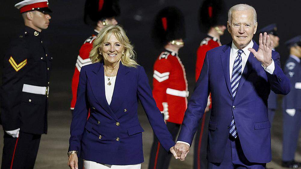 Jill und Joe Biden bei der Ankunft  in England 