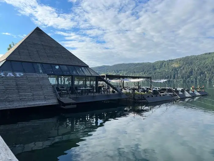 Kulinarix: Millstatt, Kap 4613 - die Pyramide im Millstätter See, Szenewirtin Michaela Pacher, Frühstückslokal