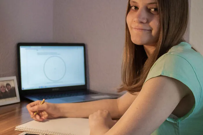 Rhea Kontriner (19), HAK Lienz: "Ich will in Graz oder Wien Chemie studieren und mich dann vielleicht auf Biochemie spezialisieren. Ich kann mir gut vorstellen einmal in einem Labor zu arbeiten". Für sie ist die mündliche Prüfung kein zusätzlicher Stress.