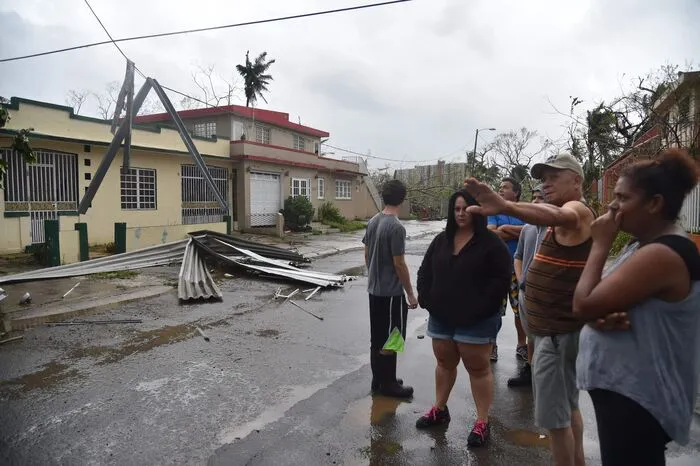 "Puerto Rico wird, wenn wir das überstanden haben, definitiv eine zerstörte Insel sein", sagte der Direktor der Notfallbehörde, Abner Gomez, in San Juan.