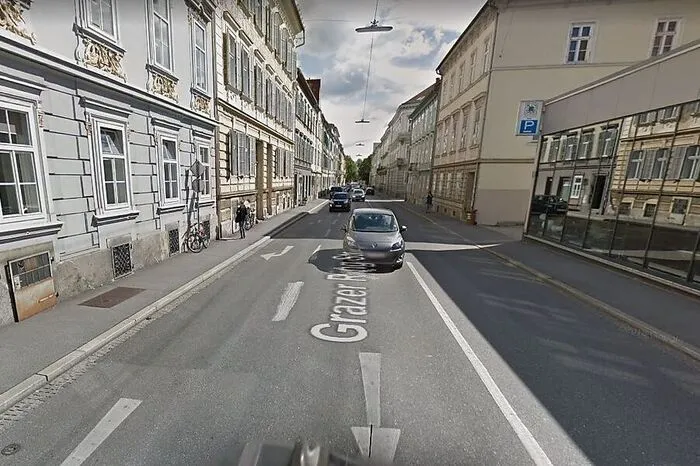In der Mandellstraße ist derzeit kein Platz für Bäume. Das würde Leserin Renate Hasler gerne geändert wissen.