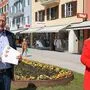 Freuen sich über die gelungene Eiersuche: Robert Geiger und Iris Rampitsch vom Stadtmarketing