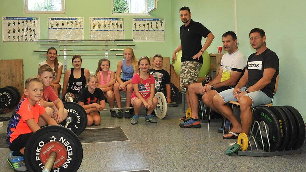 Im einzigen unbeschädigten Raum ist das Nachwuchstraining schon wieder voll im Gange