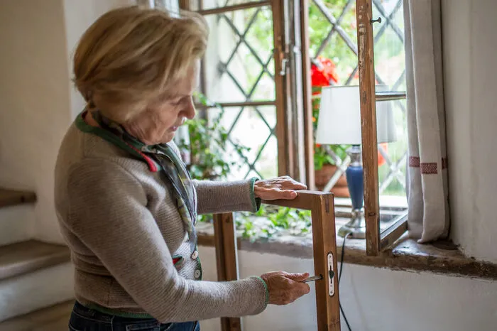 Die Winterfenster kamen mit Maria Hauser-Sauper ins Haus ...