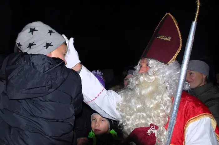 Organisiert wurde dieses Nikolo- und Krampustreiben von der Freiwilligen Feuerwehr Pöllau bei Gleisdorf unter dem Kommando von Hauptbrandinspektor Andreas Ulz mit seiner Mannschaft, die am Samstagabend viele Besucher begrüßen konnten.
