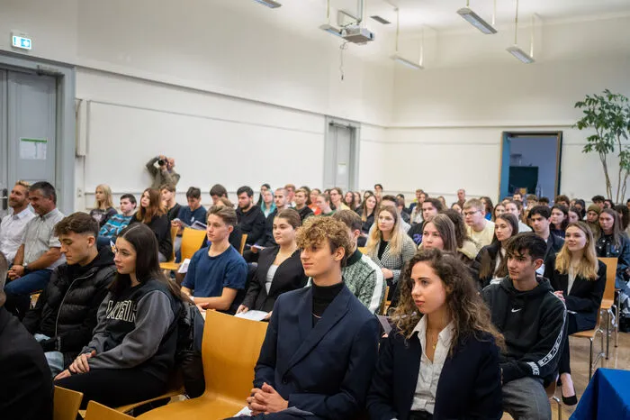 Davor fand ein berührender Festakt in der Schule statt.