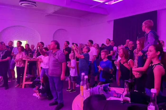 ... die fünf Mitglieder der Newcomerband „Black Energy“ spielten ein mitreißendes Konzert in dem gut gefüllten Veranstaltungszentrum