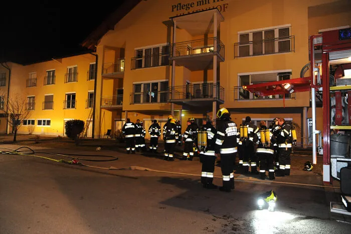 ... in einem mit etwa 80 Personen besetzten Pflegeheim an ...