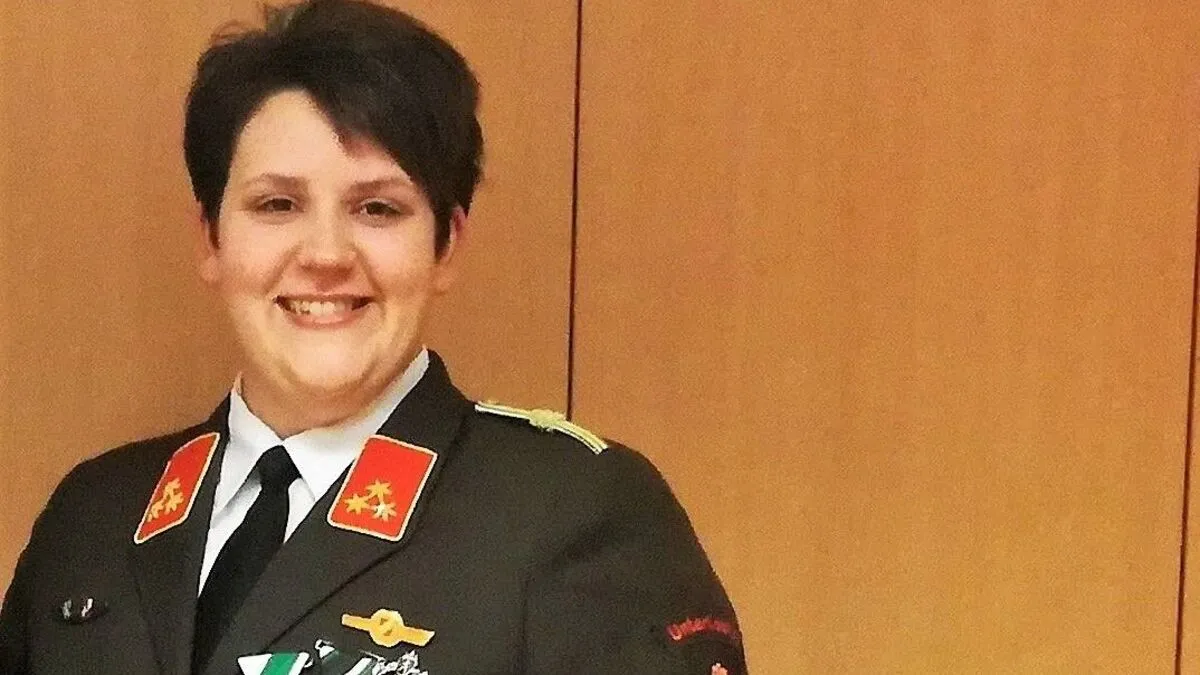 Birgit Sundl, geboren 1988, ledig, diplomierte Gesundheits- und Krankenpflegerin im LKH Graz. Motto: Fröhlich durchs Leben und gemeinsam mit anderen etwas bewirken.