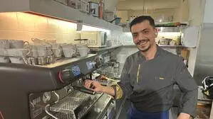Husein Beelouneh betreibt seit etwas mehr als einem Jahr ein Konditorei-Café in Bruck