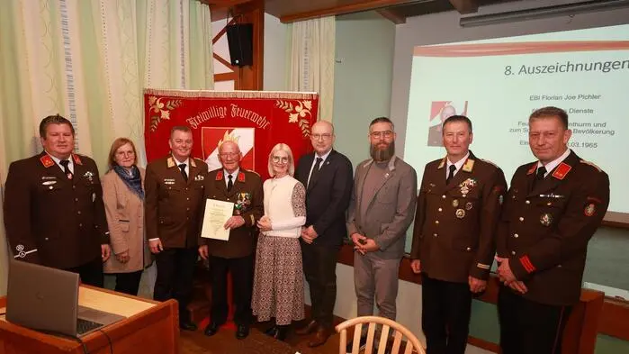 Bei der 101. Wehrversammlung der Freiwilligen Feuerwehr Rothenthurm im Gasthaus Stocker in Furth zog Kommandant HBI Arnold Lechner Bilanz über das Jahr 2025: ein vergleichsweise ruhiges, aber arbeitsintensives Jahr.
