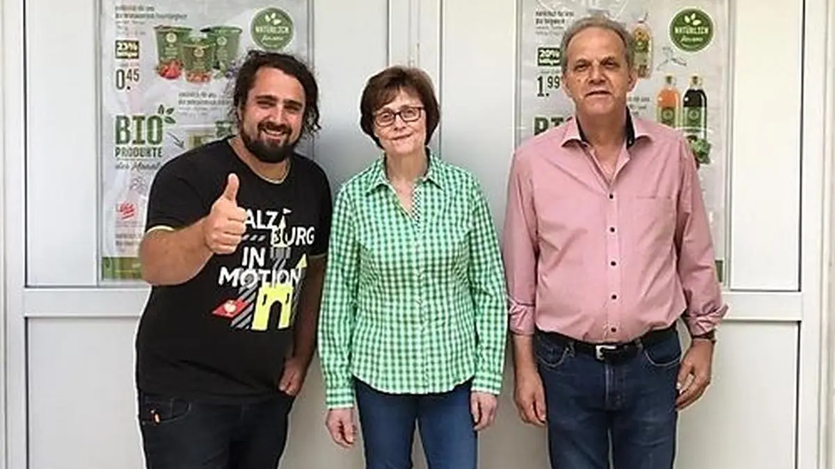 Remo Zauchner (links) übernimmt die zwei Nahversorger in Knappenberg und Lölling von Christa und Fritzi Pirolt