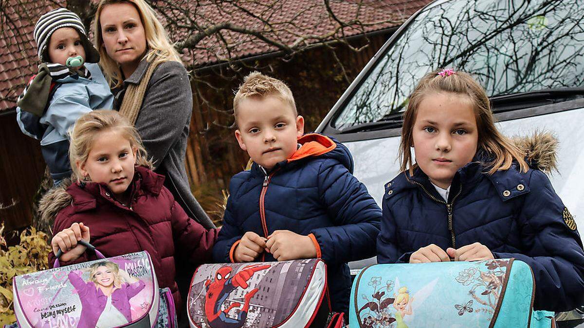 Von links:  Marica Skubel mit ihren Kindern, Noah (2), Alissa (7), Oliver (6) und Saskia (9)