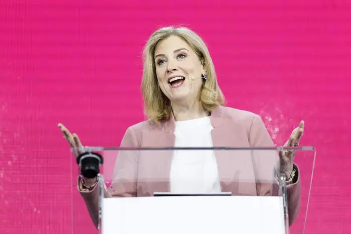 Beate Meinl-Reisinger, Außenministerin (NEOS)