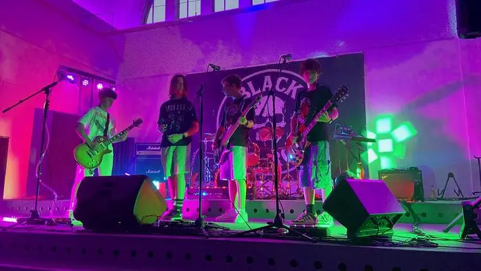 Am Samstagabend wurde die Kulturwerkstatt im Rahmen der Feldbacher Sommerspiele zum Epizentrum purer Rock-Energie ...
