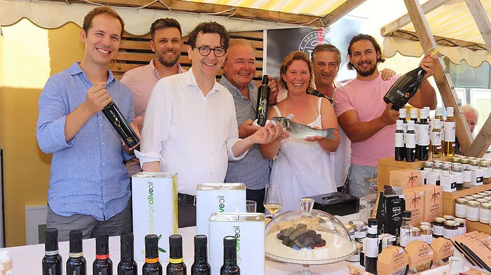 Josef Jernej (Dritter von links) mit befreundeten Produzenten aus Piran und Umgebung