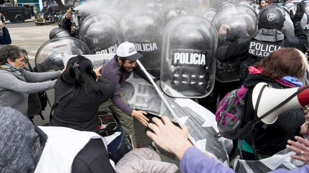 Während der Proteste kam es auch zu Zusammenstößen mit der Polizei