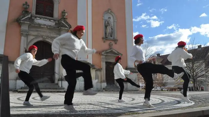 Mit Tanz und Musik wurde am Gleisdorfer Hauptplatz die Faschingszeit eingeläutet